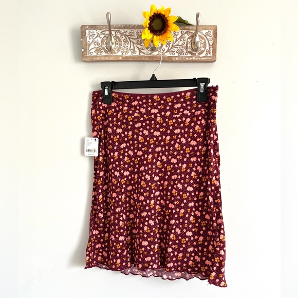 🆕FREE PEOPLE IRL SKIRT IN PLUM COMBO - Picture 12 of 14